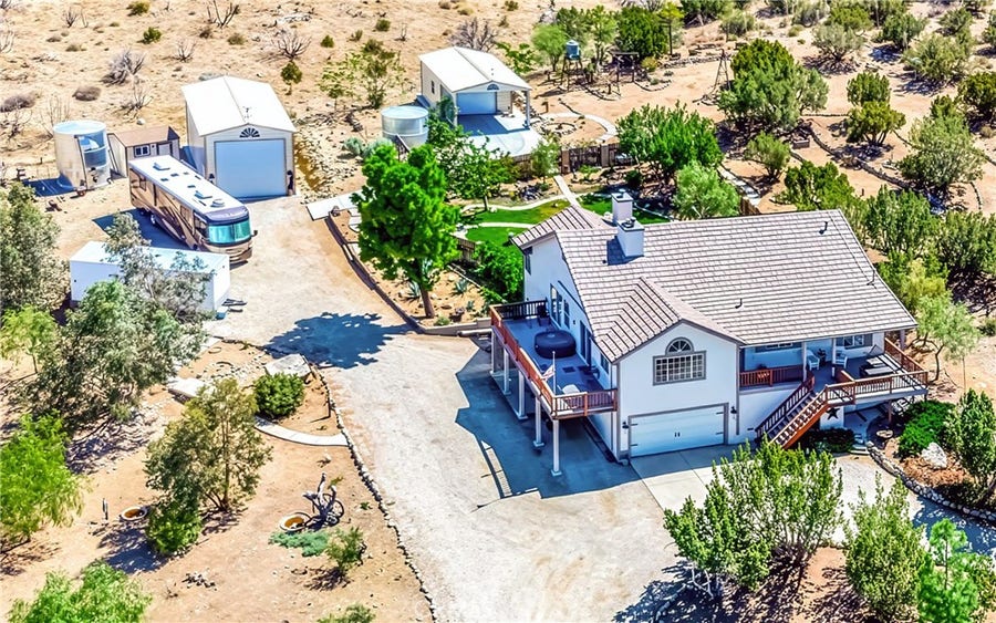 Property photo for 11720 Honeybee Lane, Juniper Hills, CA
