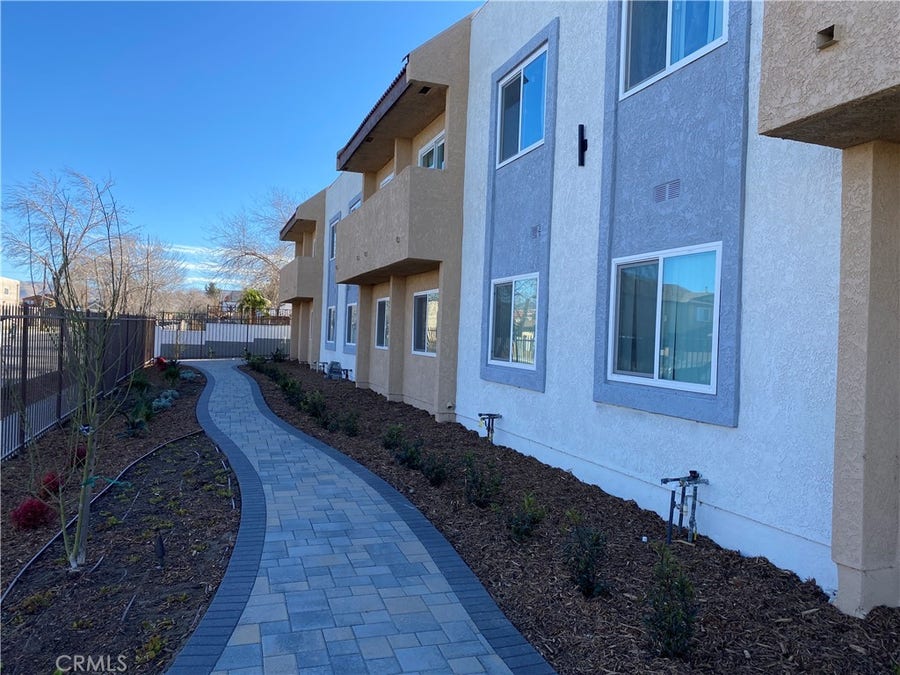 Property photo for 454 E Avenue Q3, #8, Palmdale, CA