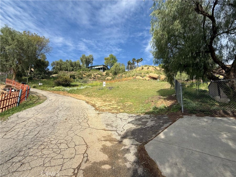 Property photo for 7365 Webb Rd, Chatsworth, CA