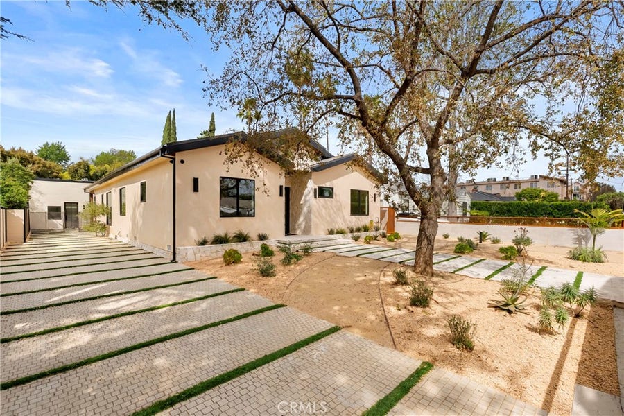 Property photo for 5525 Carpenter Avenue, Valley Village, CA