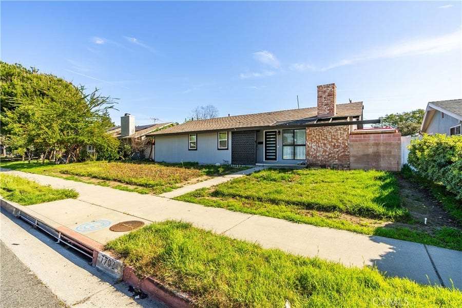 Property photo for 7702 De Soto, Canoga Park, CA