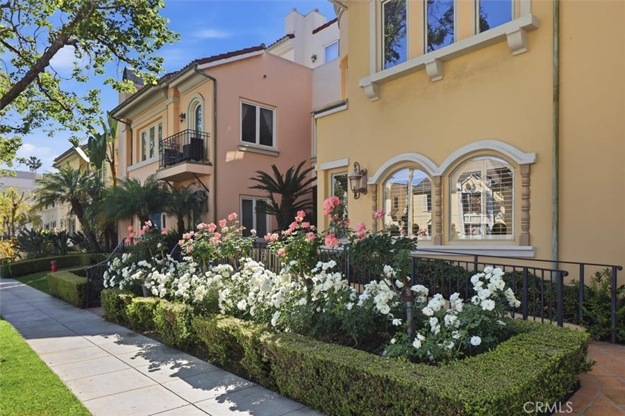 Property photo for 143 N Arnaz Drive, #105, Beverly Hills, CA
