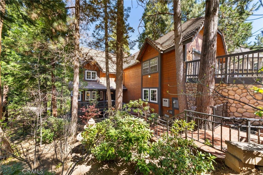 Property photo for 447 Bay View Drive, Lake Arrowhead, CA