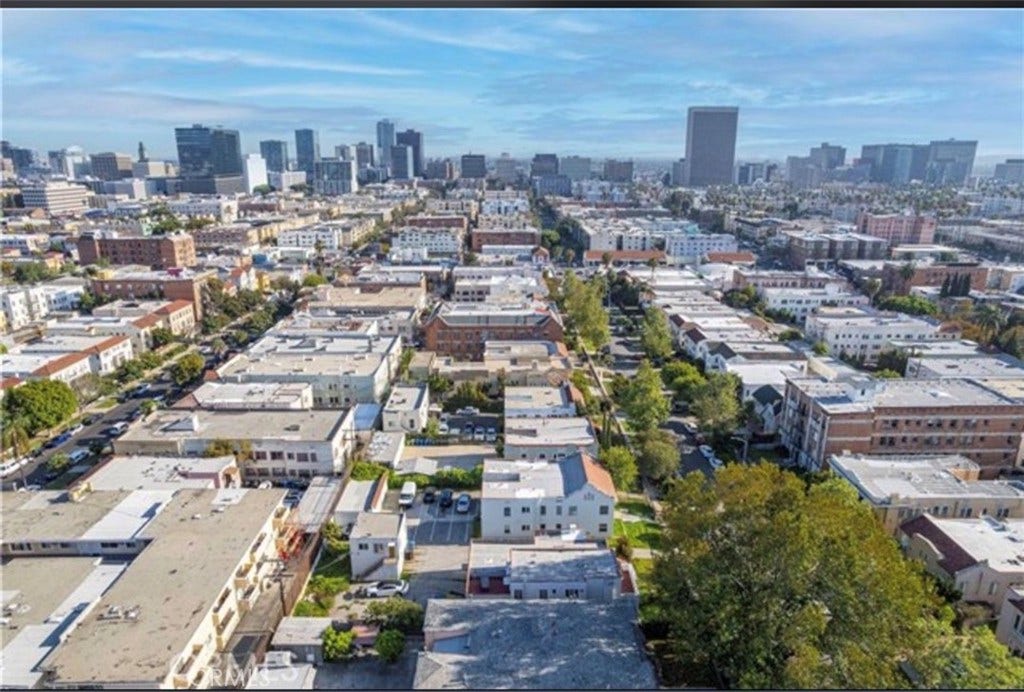 144 S Catalina, Los Angeles, CA 90004 144 S Catalina, Los Angeles, CA 90004