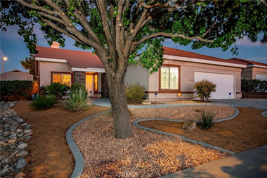 Property photo for 40266 Racquet, Palmdale, CA