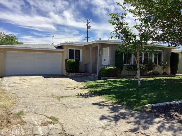 Property photo for 38594 Friendly Avenue, Palmdale, CA