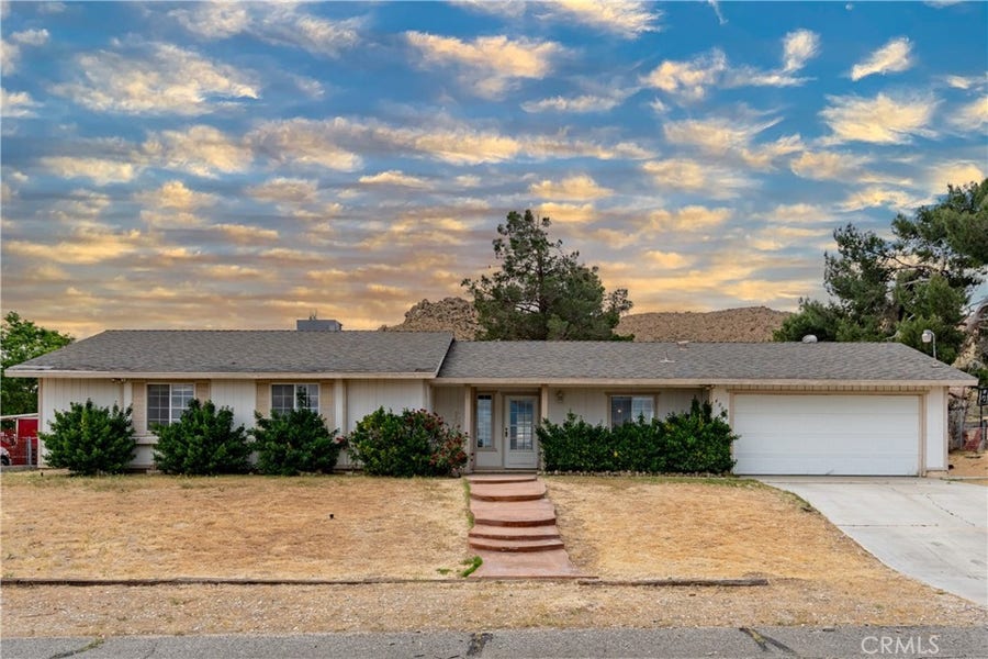 Property photo for 40030 176th E, Palmdale, CA