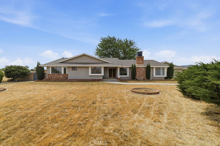 Property photo for 2350 W Avenue M8, Palmdale, CA