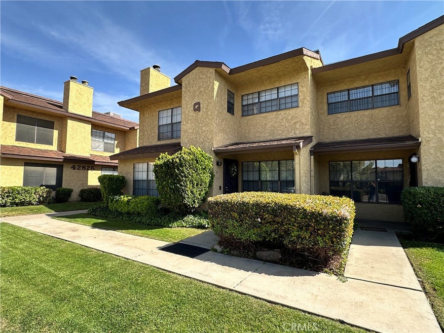 Property photo for 1537 W Avenue L, #4, Lancaster, CA