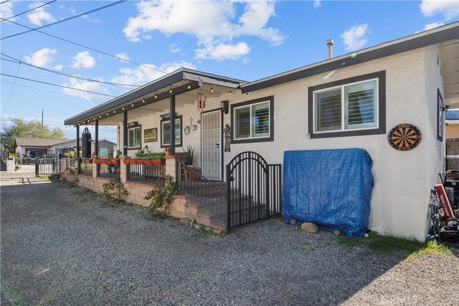 Property photo for 318 Sycamore Street, Santa Paula, CA