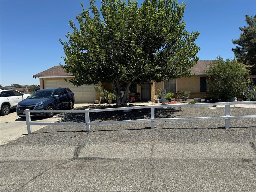 Property photo for 40044 Ridgemist St, Palmdale, CA