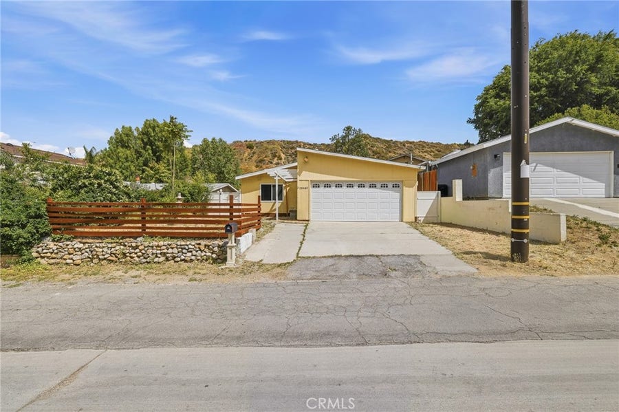 Property photo for 29667 Cromwell, Castaic, CA