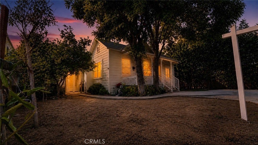 129 N Hagar, San Fernando, CA 91340