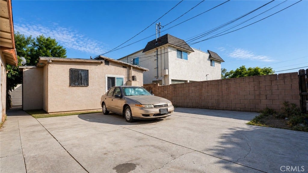 129 N Hagar, San Fernando, CA 91340