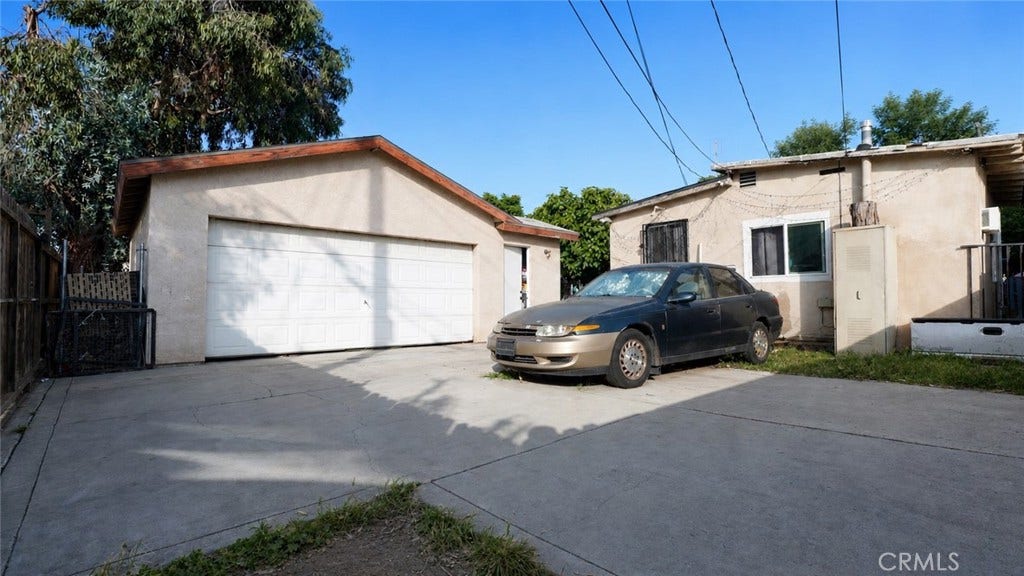129 N Hagar, San Fernando, CA 91340