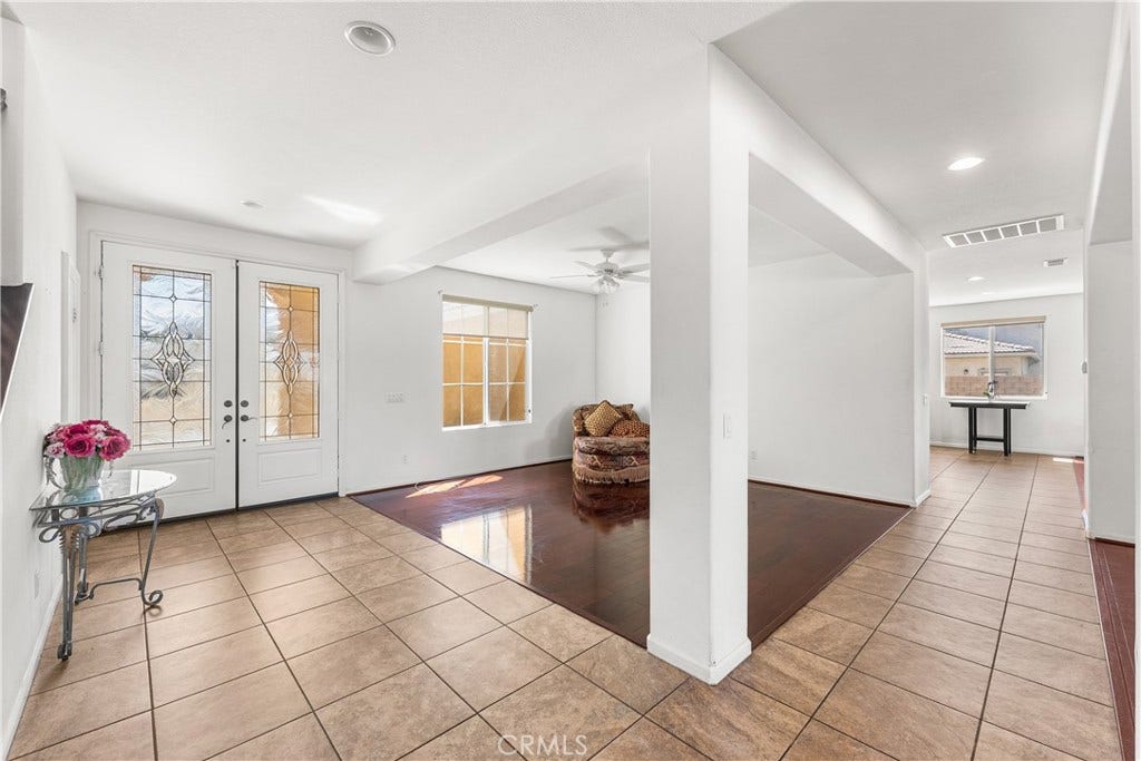 658 E Lago Lindo Rd, Palmdale, CA 93550