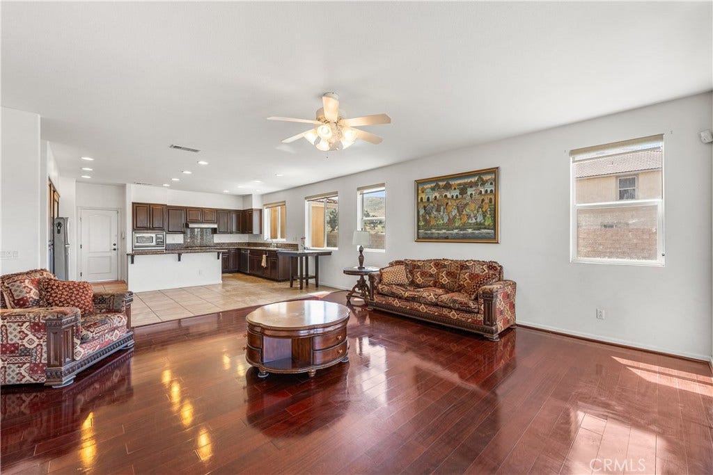 658 E Lago Lindo Rd, Palmdale, CA 93550
