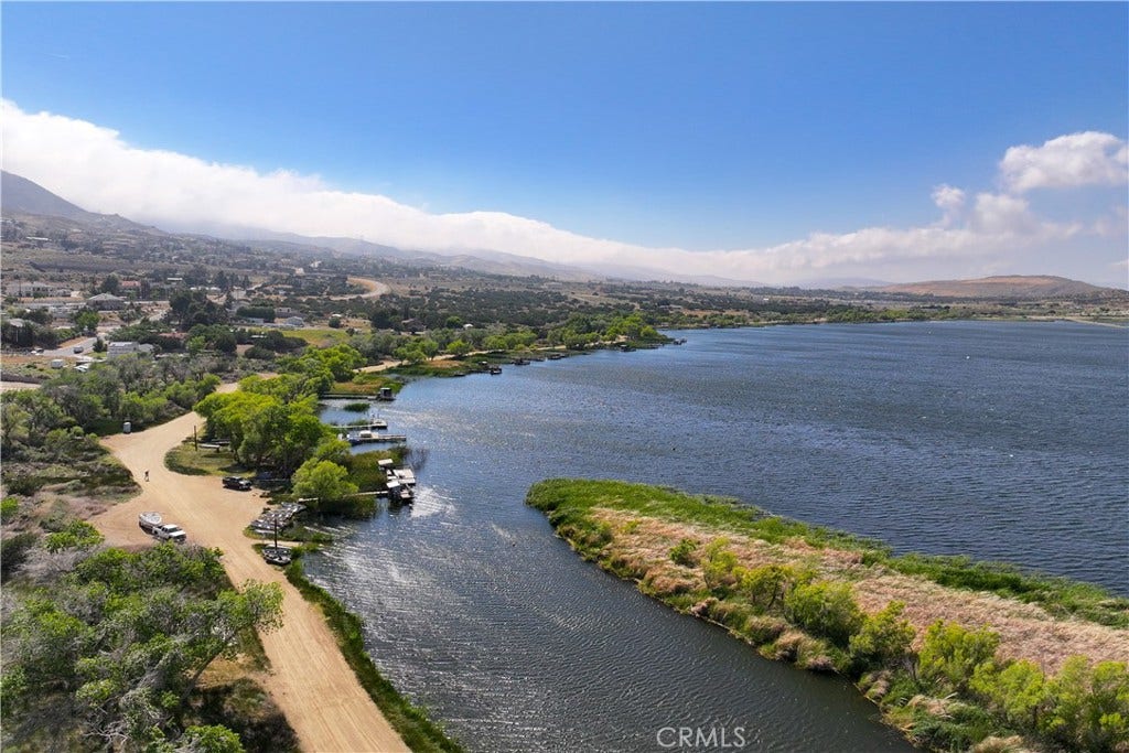 658 E Lago Lindo Rd, Palmdale, CA 93550