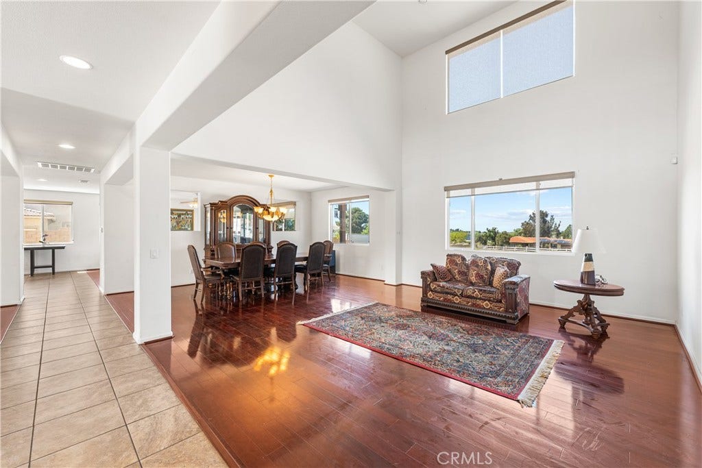 658 E Lago Lindo Rd, Palmdale, CA 93550