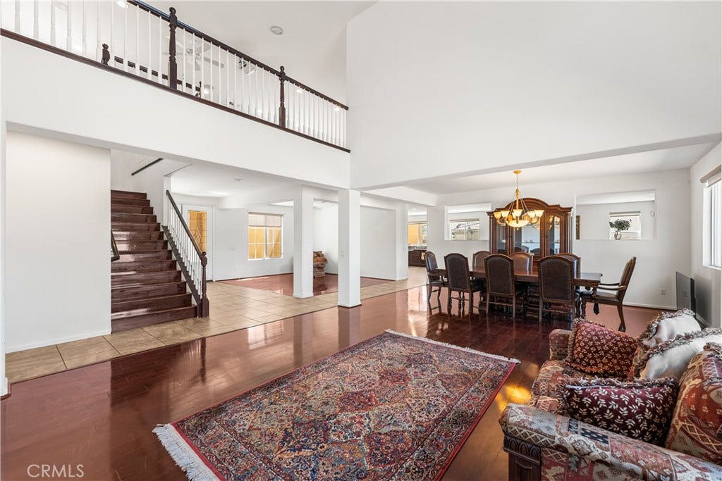 658 E Lago Lindo Rd, Palmdale, CA 93550
