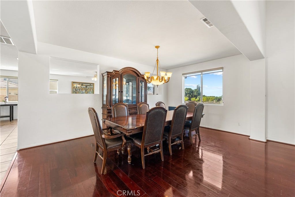 658 E Lago Lindo Rd, Palmdale, CA 93550