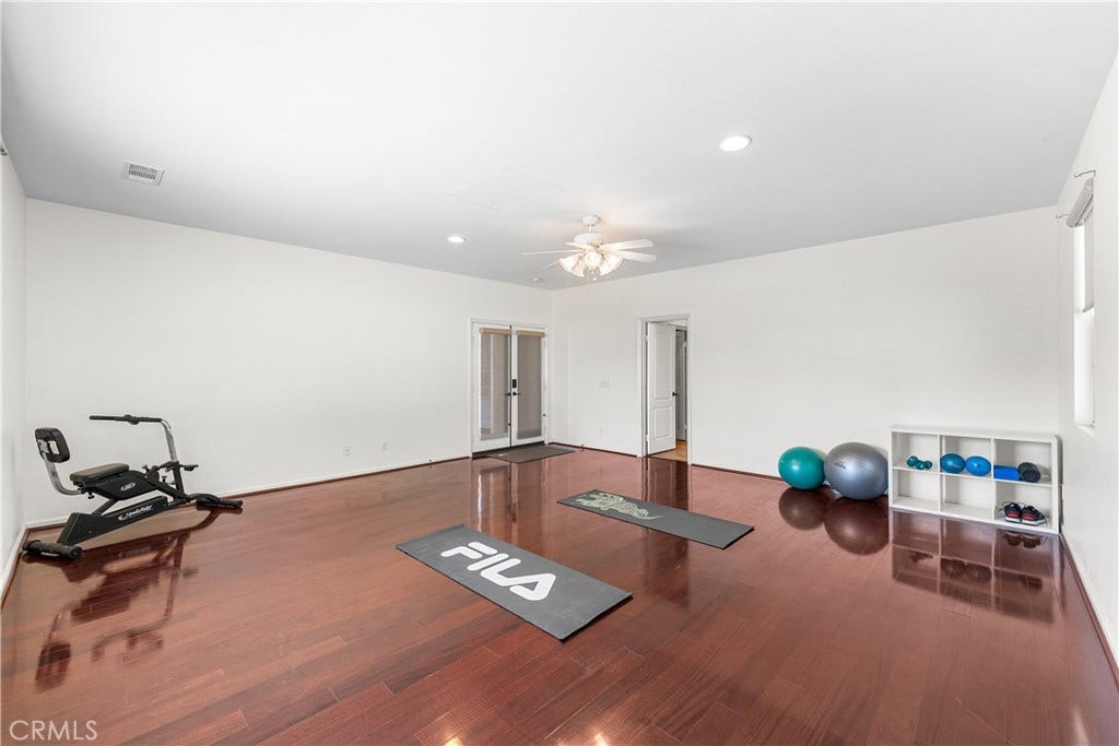 658 E Lago Lindo Rd, Palmdale, CA 93550