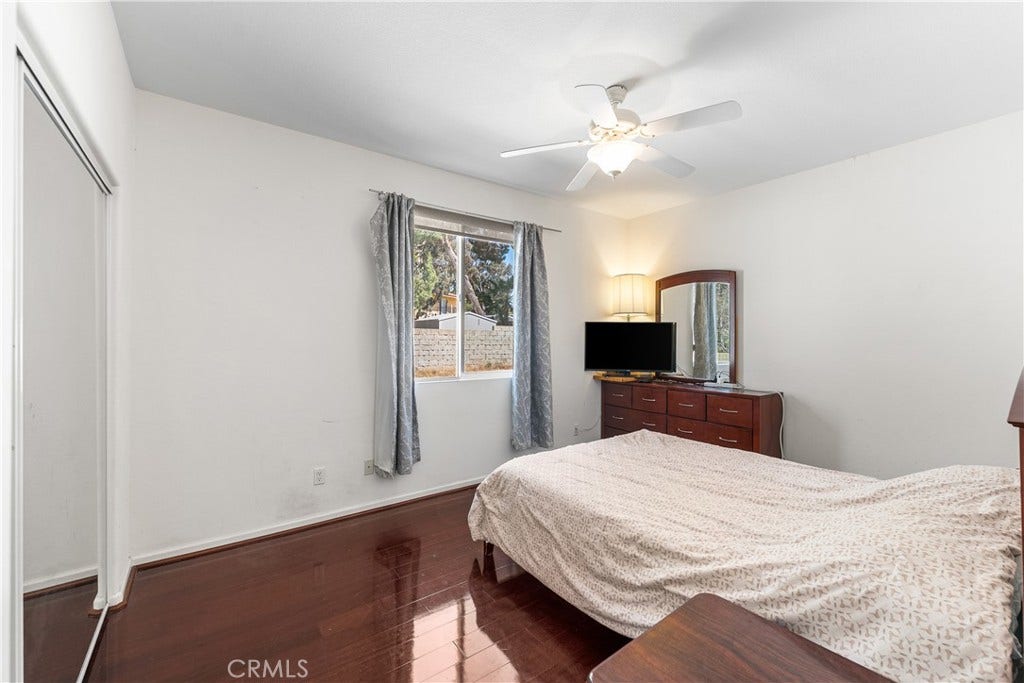 658 E Lago Lindo Rd, Palmdale, CA 93550
