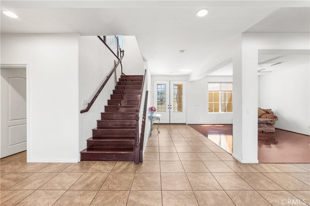 658 E Lago Lindo Rd, Palmdale, CA 93550
