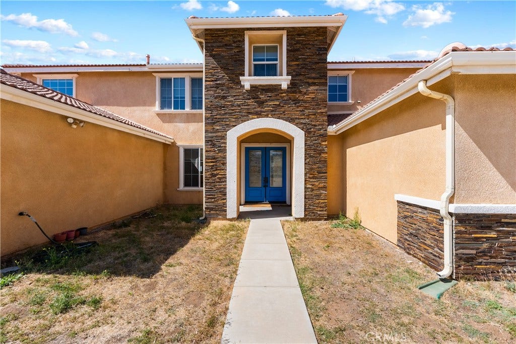 658 E Lago Lindo Rd, Palmdale, CA 93550