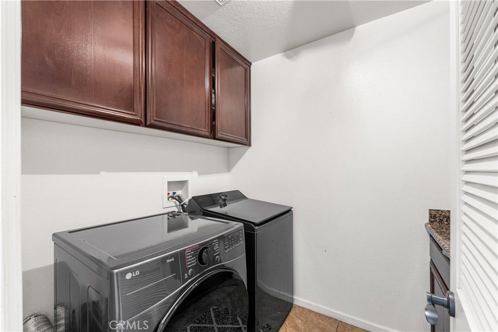 658 E Lago Lindo Rd, Palmdale, CA 93550
