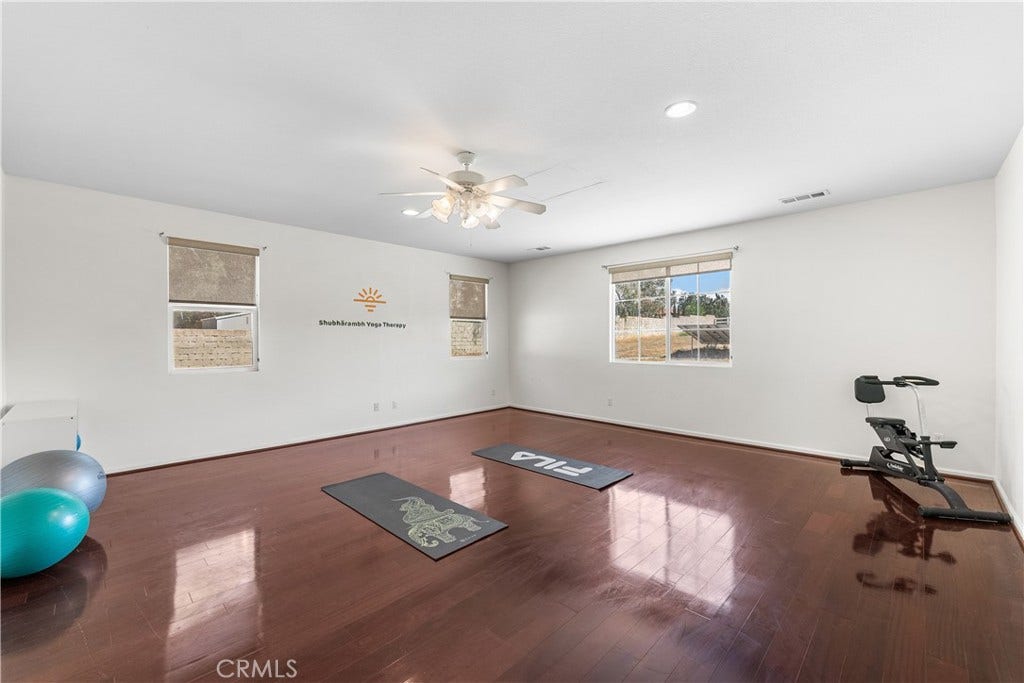 658 E Lago Lindo Rd, Palmdale, CA 93550