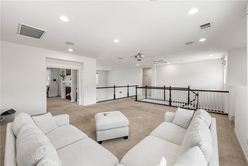 658 E Lago Lindo Rd, Palmdale, CA 93550