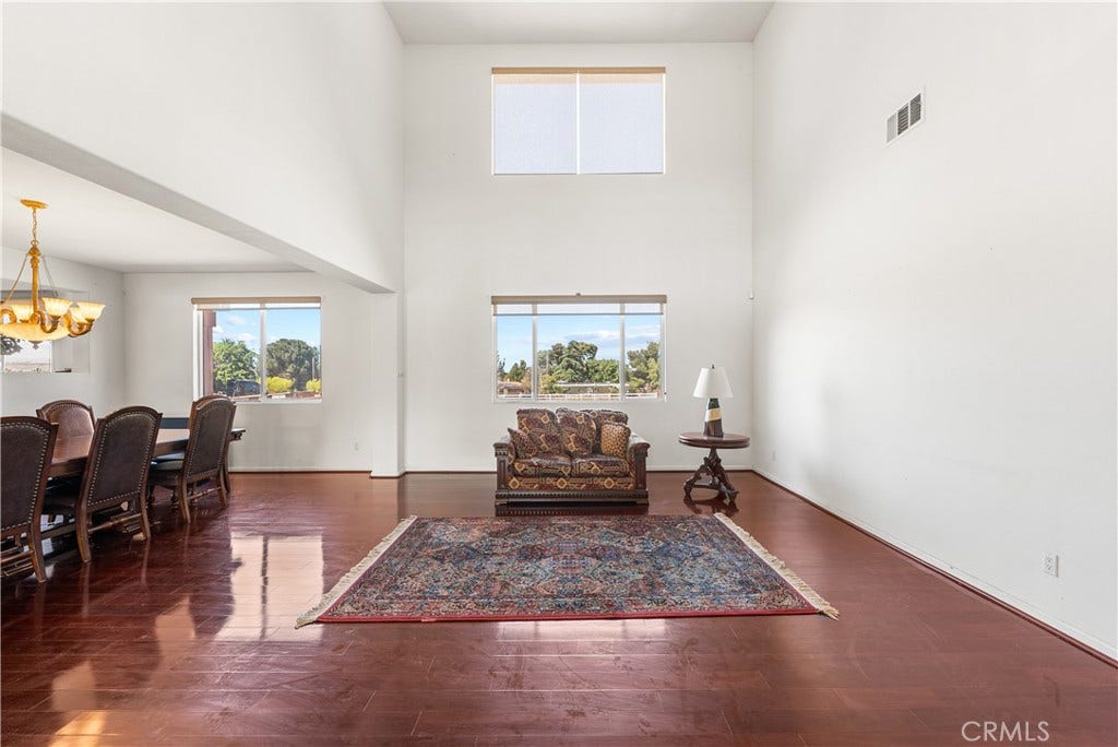 658 E Lago Lindo Rd, Palmdale, CA 93550