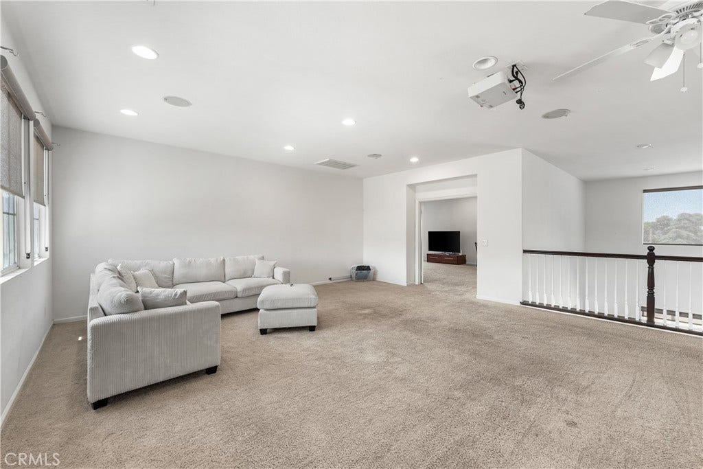 658 E Lago Lindo Rd, Palmdale, CA 93550