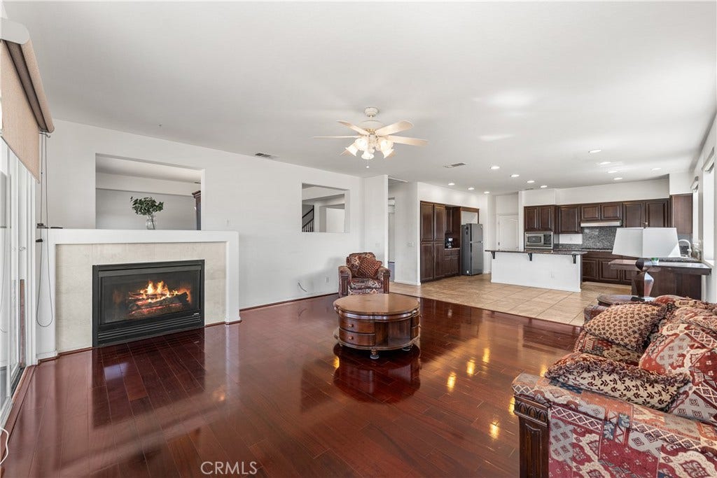 658 E Lago Lindo Rd, Palmdale, CA 93550