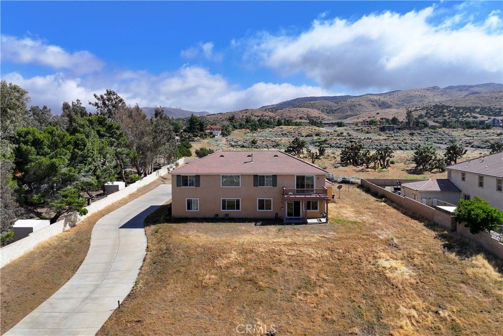 658 E Lago Lindo Rd, Palmdale, CA 93550