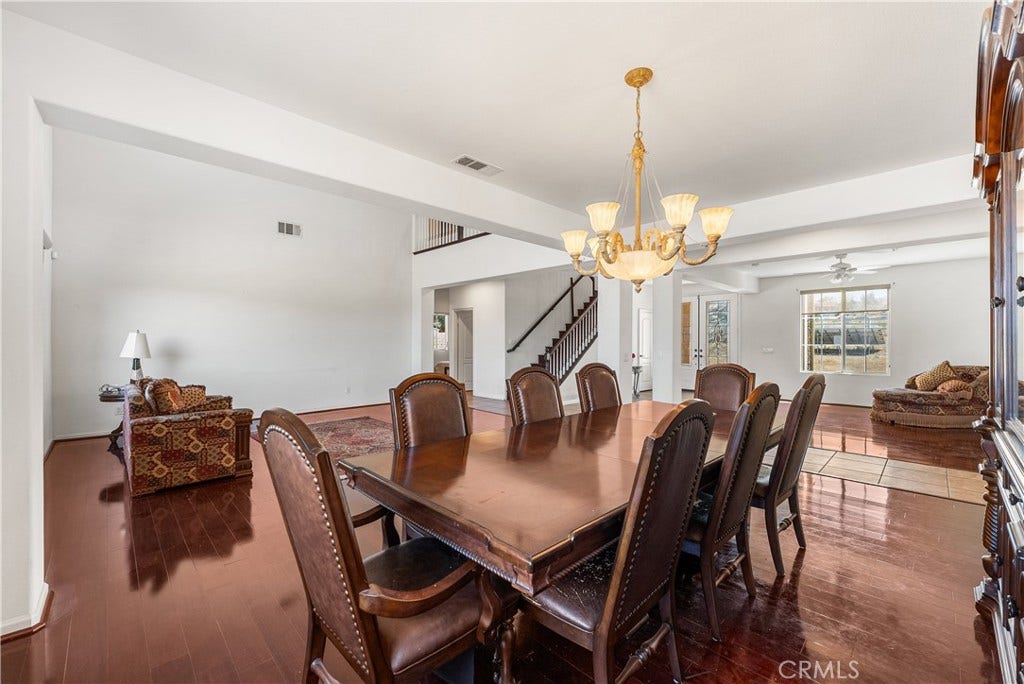 658 E Lago Lindo Rd, Palmdale, CA 93550