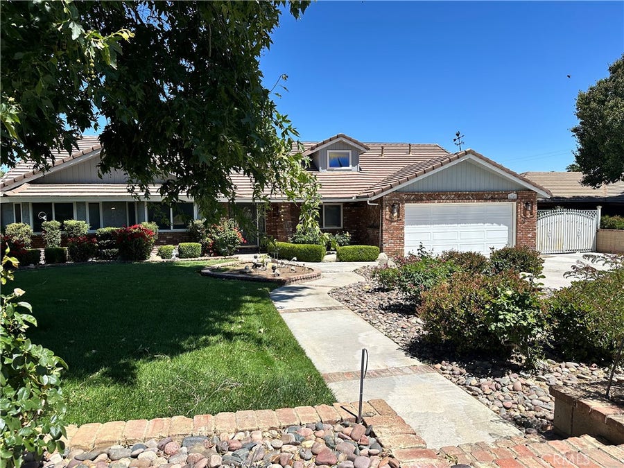 Property photo for 4761 W Avenue N, Quartz Hill, CA