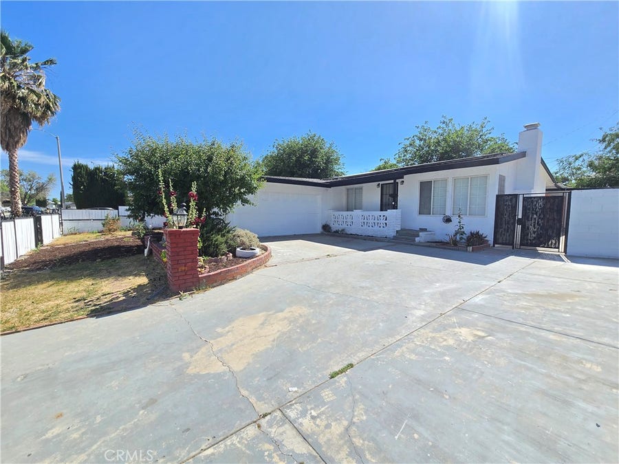 Property photo for 44221 4th E, Lancaster, CA