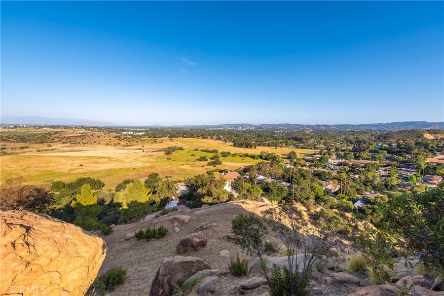 Property photo for 8760 Azul Drive, West Hills, CA