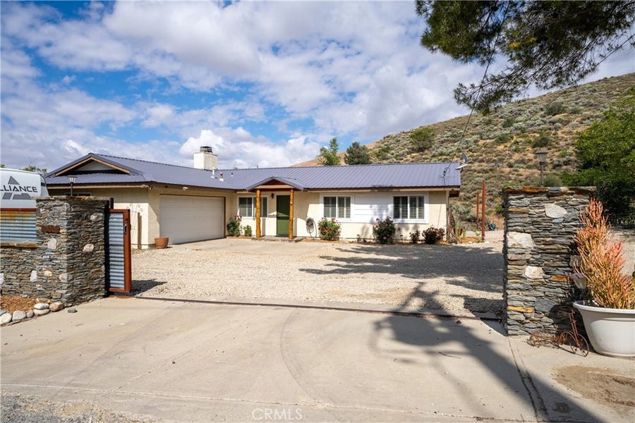 Property photo for 40002 97th W, Leona Valley, CA