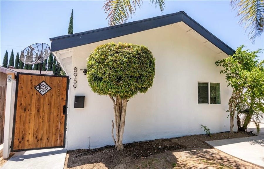 Property photo for 8961 Etiwanda Ave, Northridge, CA