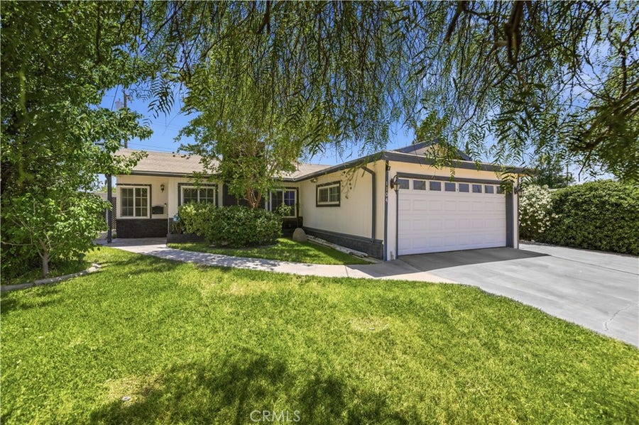 Property photo for 1104 W W Avenue J10, Lancaster, CA