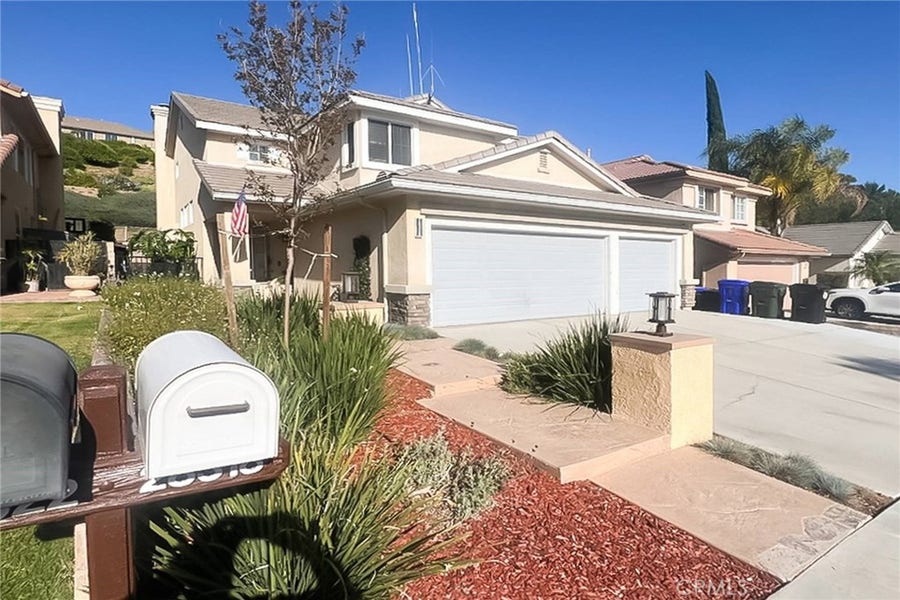 Property photo for 28318 Santa Catarina, Saugus, CA