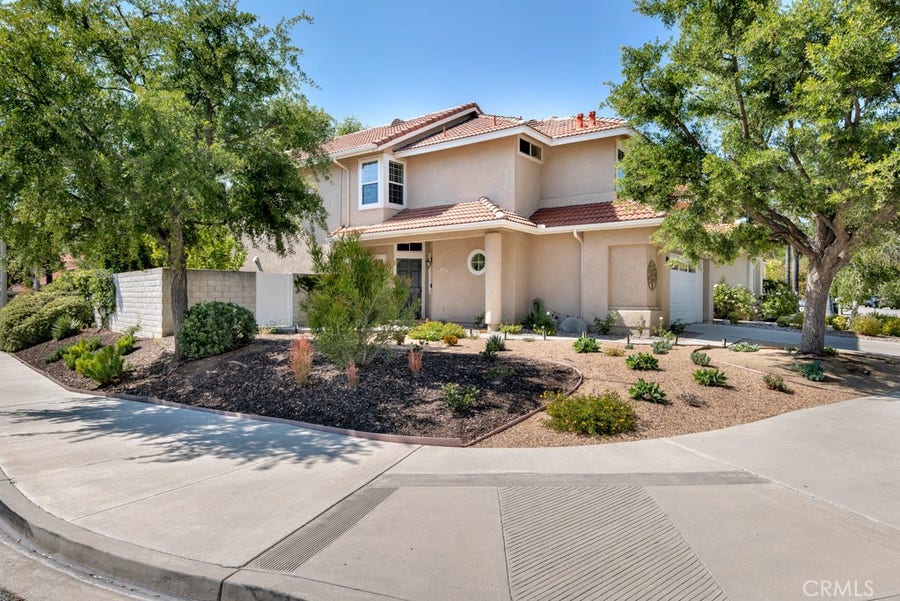 Property photo for 305 Saint Thomas, Oak Park, CA