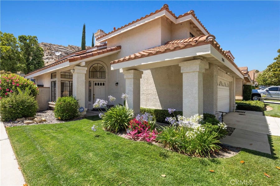 Property photo for 29065 Marilyn Dr, Canyon Country, CA