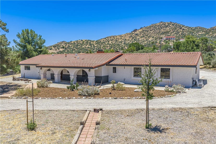 Property photo for 11820 Darling Rd., Agua Dulce, CA