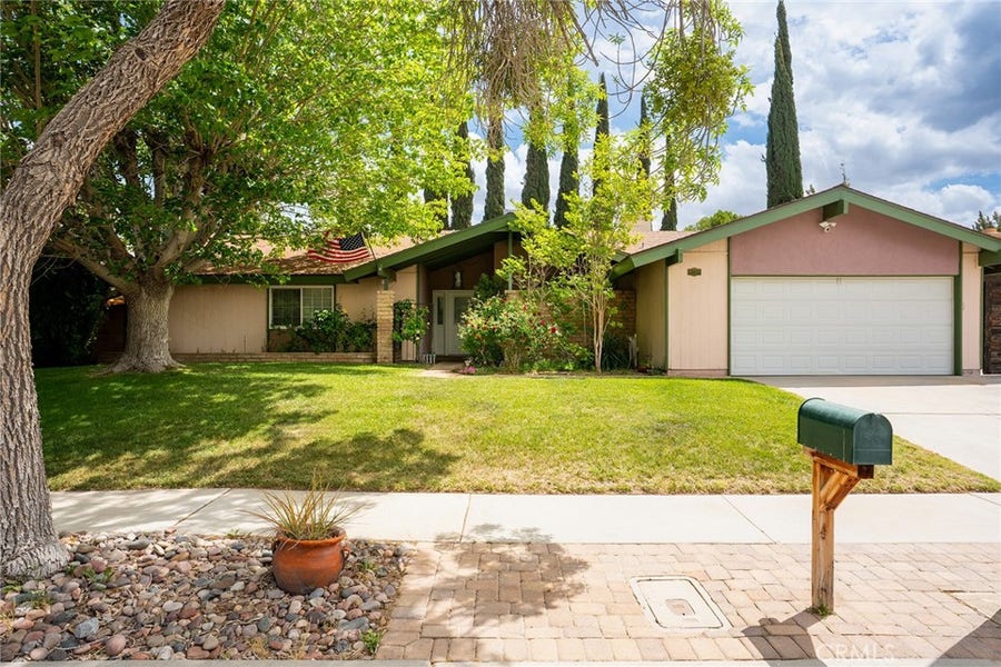Property photo for 43946 Galion, Lancaster, CA