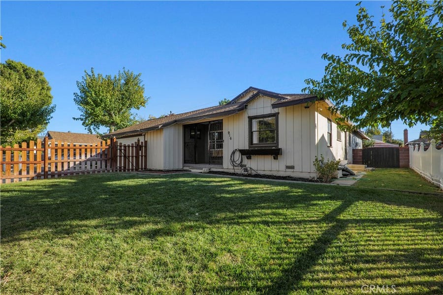 Property photo for 916 W Avenue J8, Lancaster, CA