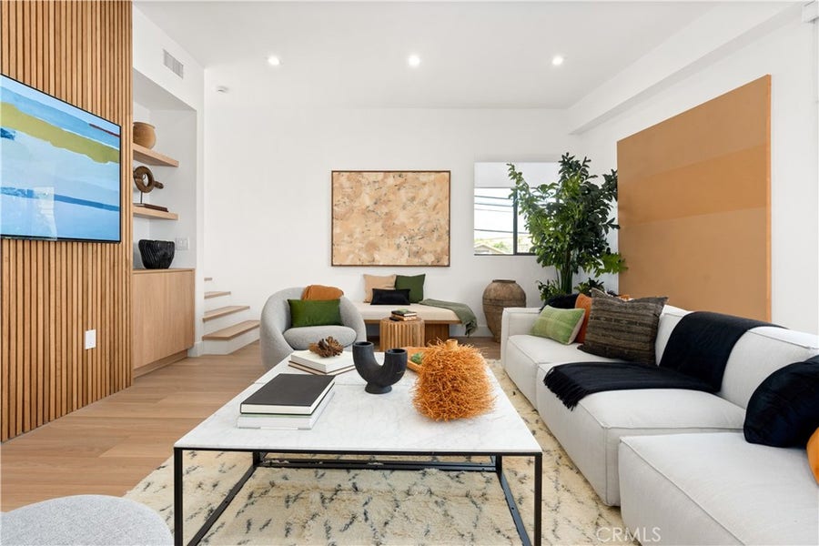 Property photo for 11026 Oxnard St, North Hollywood, CA